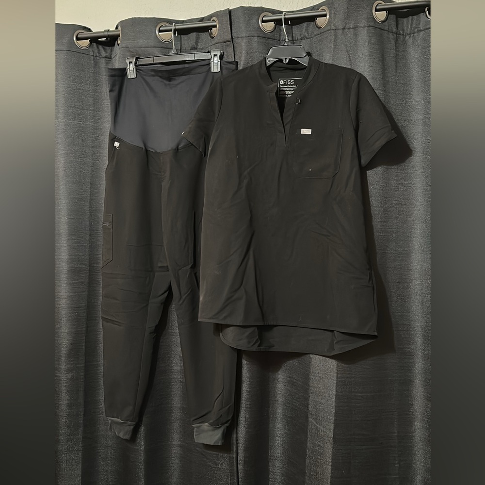 Figs Black Scrub Set